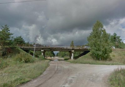 Tilta pār Dolomīta ielu Jēkabpilī demontāža, armatūras atbrīvošana no betona