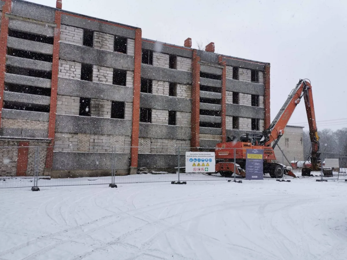 Demolition of a multi-apartment building