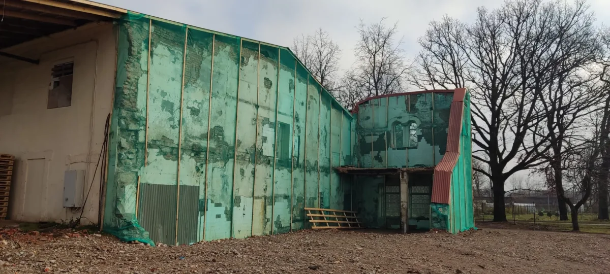 Partial demolition of the building and conservation