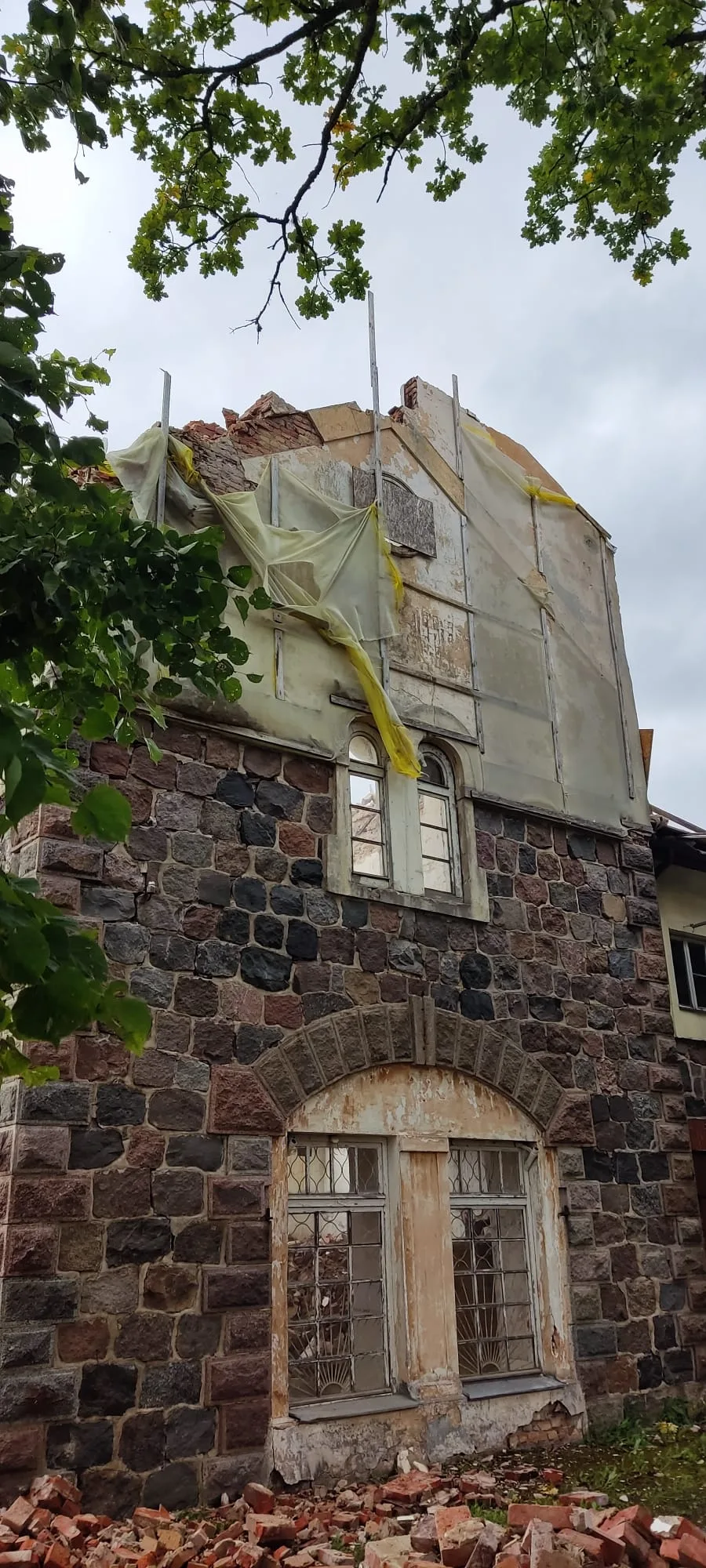 Partial demolition of the building and conservation