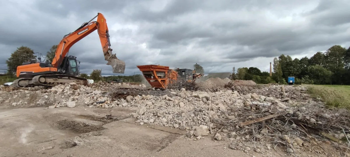 Partial demolition of the building and conservation