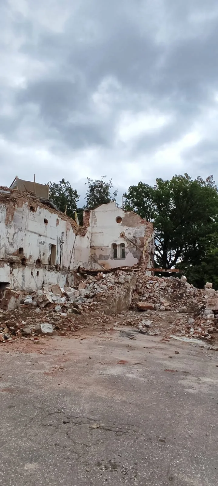 Partial demolition of the building and conservation