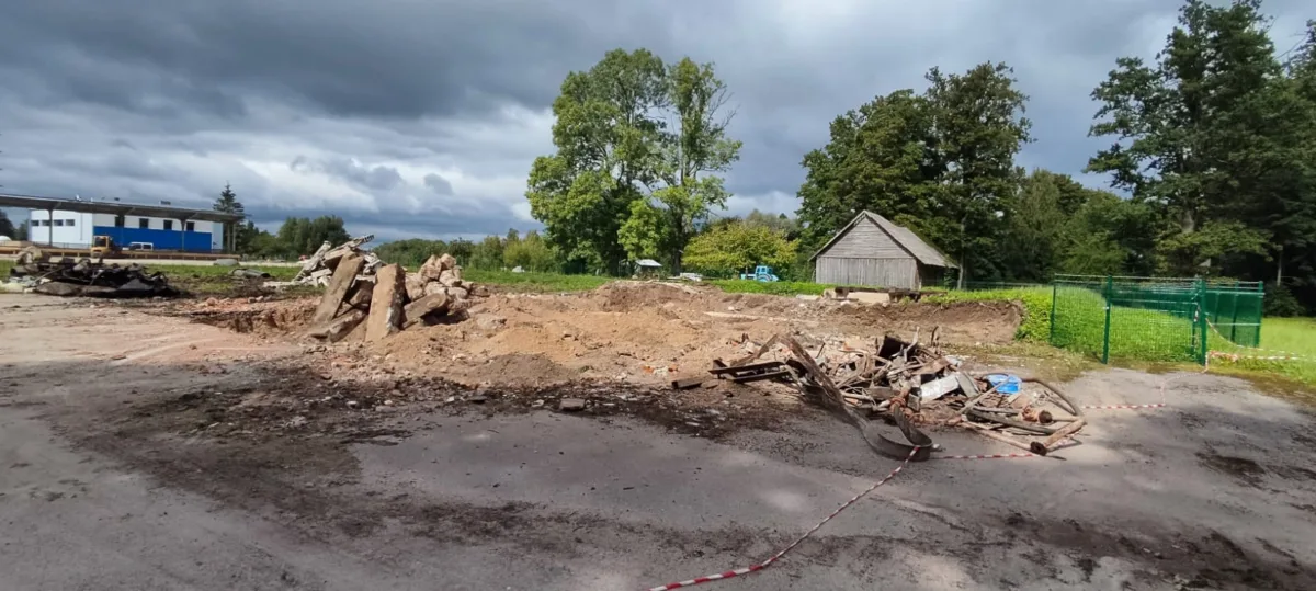 Partial demolition of the building and conservation