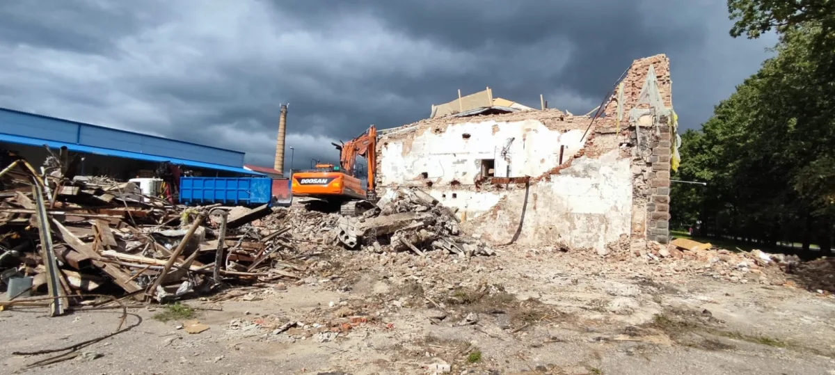 Partial demolition of the building and conservation