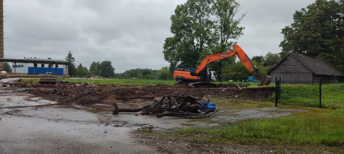 Partial demolition of the building and conservation
