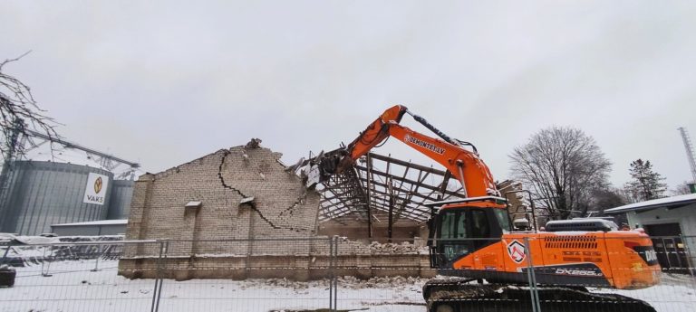 Building demolition and construction debris recycling