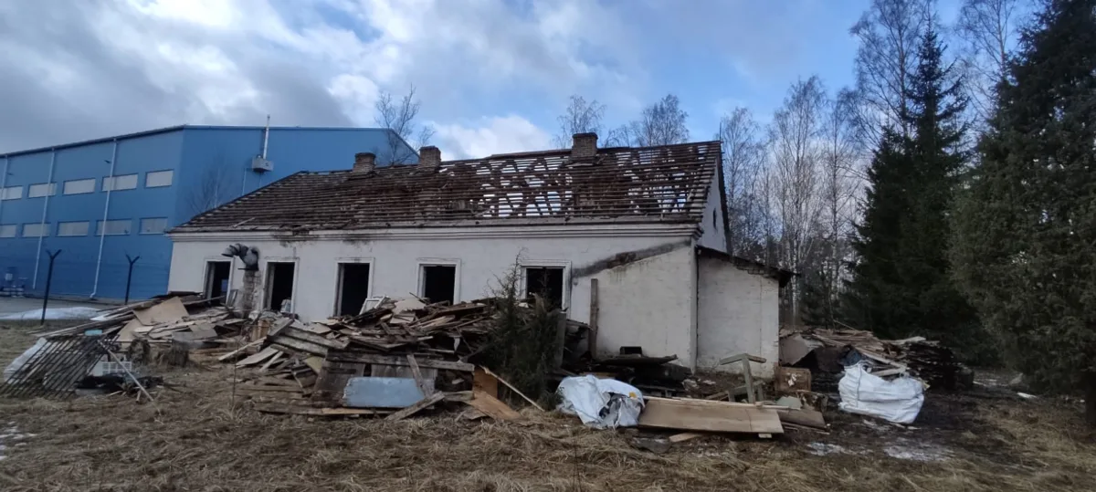 Демонтаж опасных зданий в Мārупесском районе