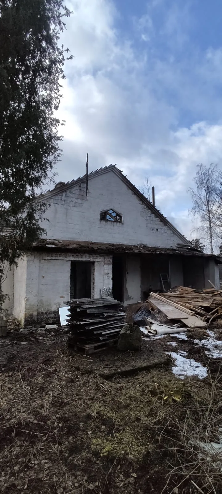 Демонтаж опасных зданий в Мārупесском районе
