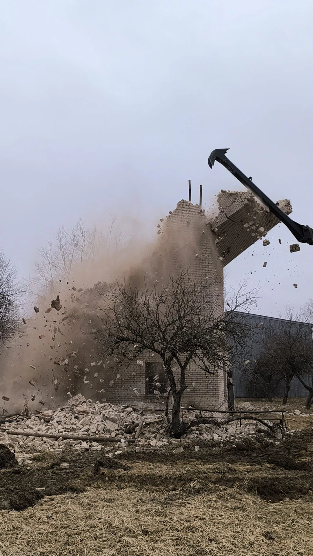 Демонтаж водонапорной башни