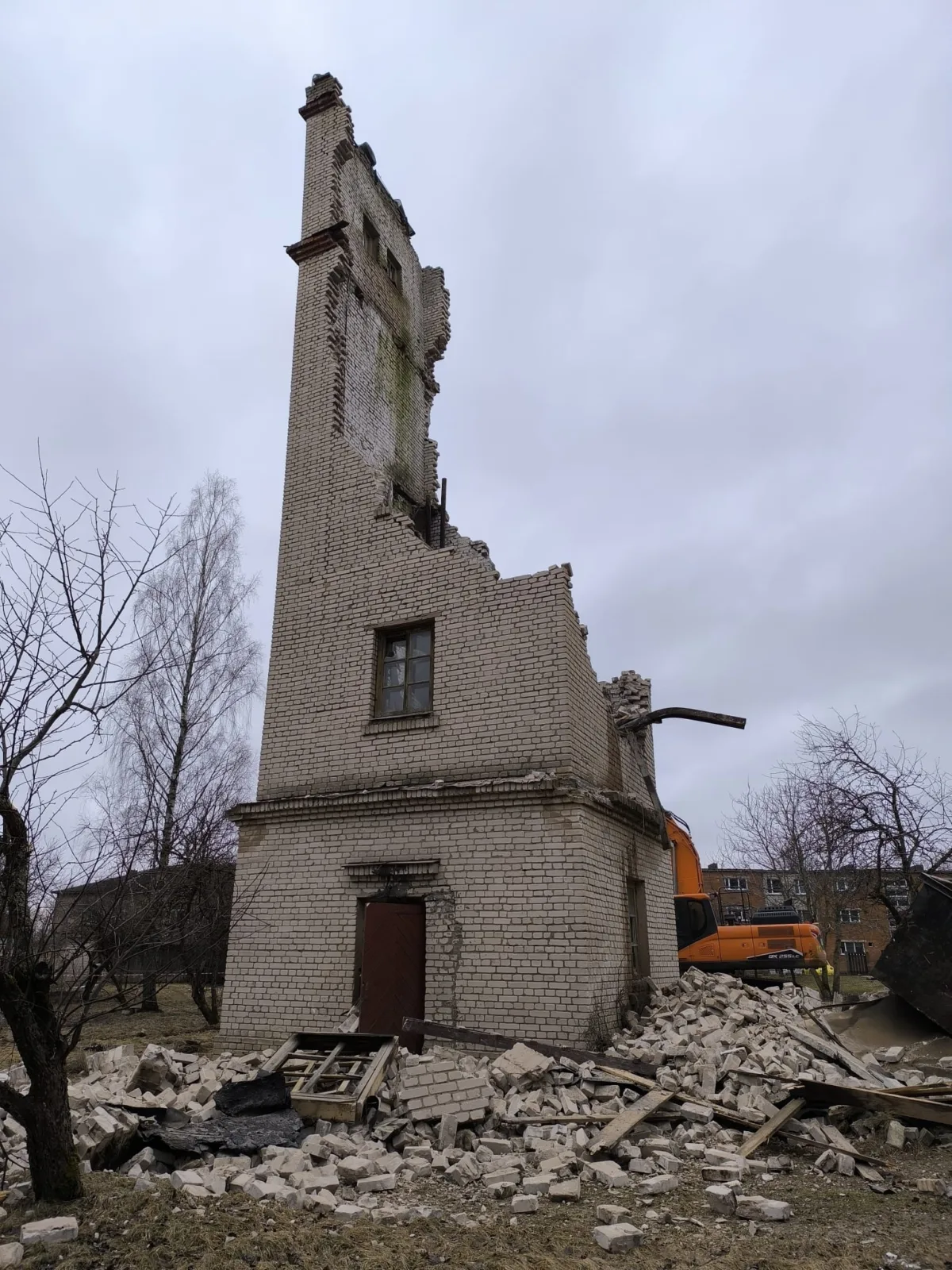 Демонтаж водонапорной башни