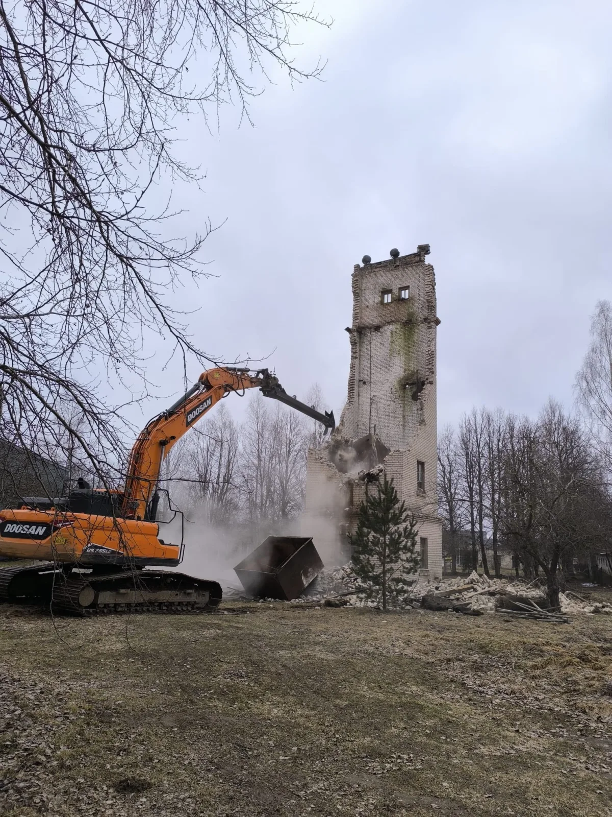 Демонтаж водонапорной башни