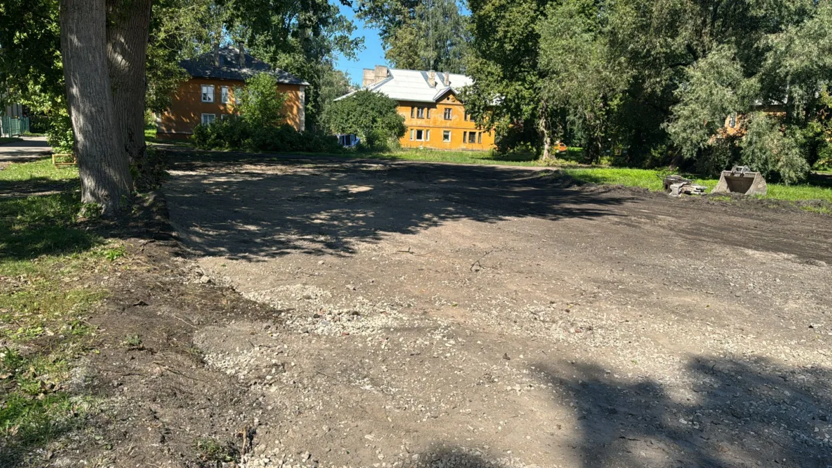 Снос здания и очистка территории на дамбе Катрины в Риге