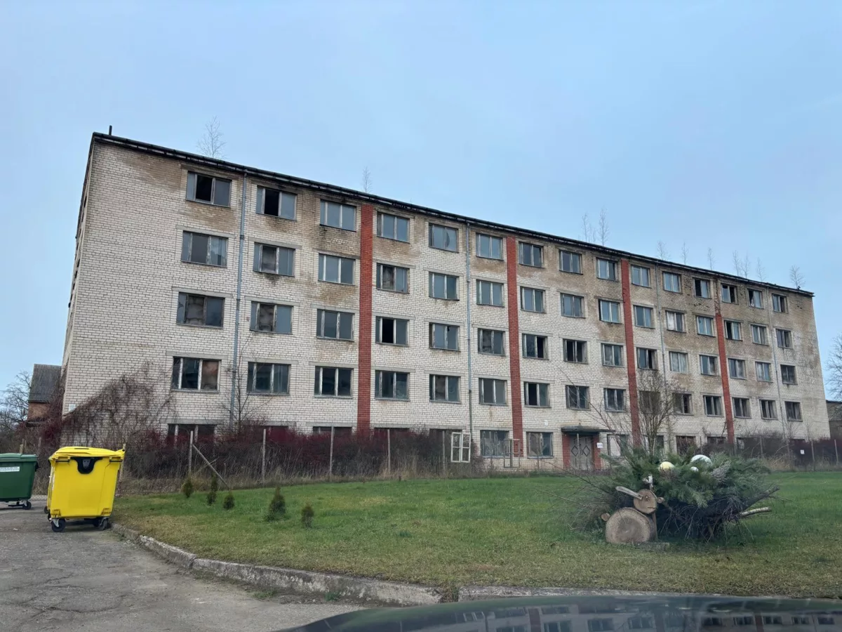 Daudzstāvu ēkas nojaukšana
