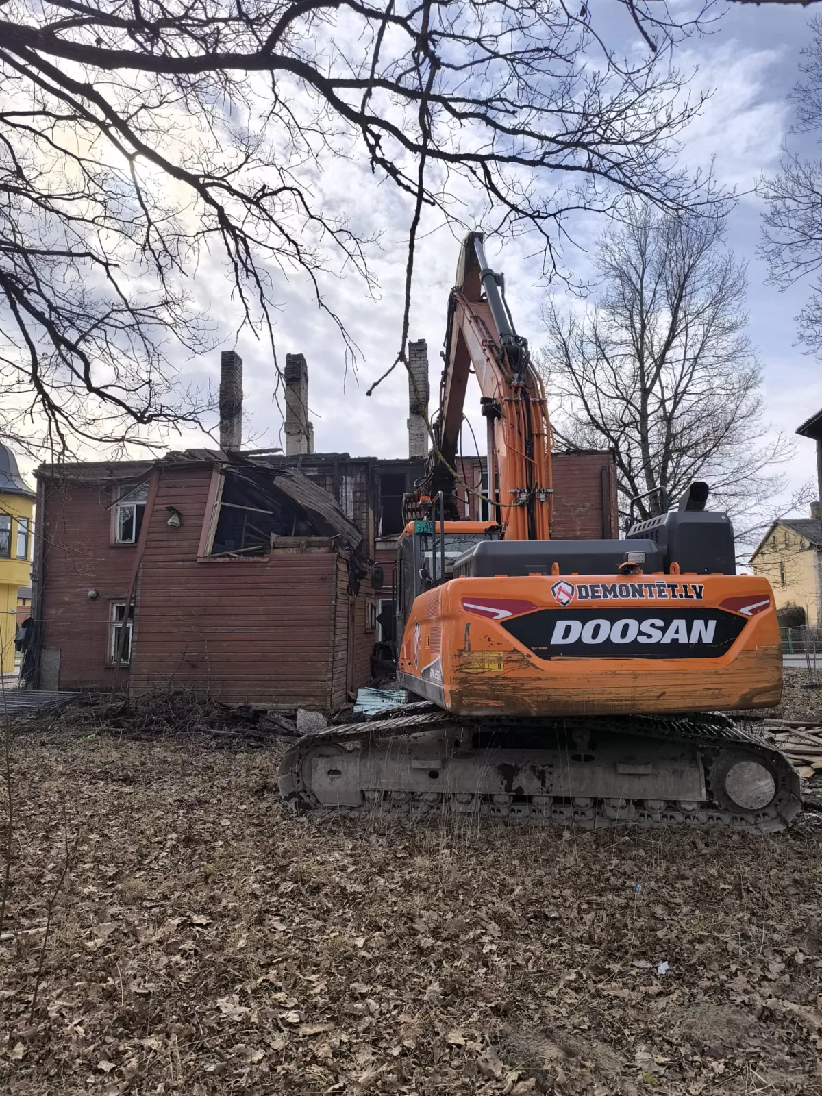 Ēku nojaukšana Strenčos