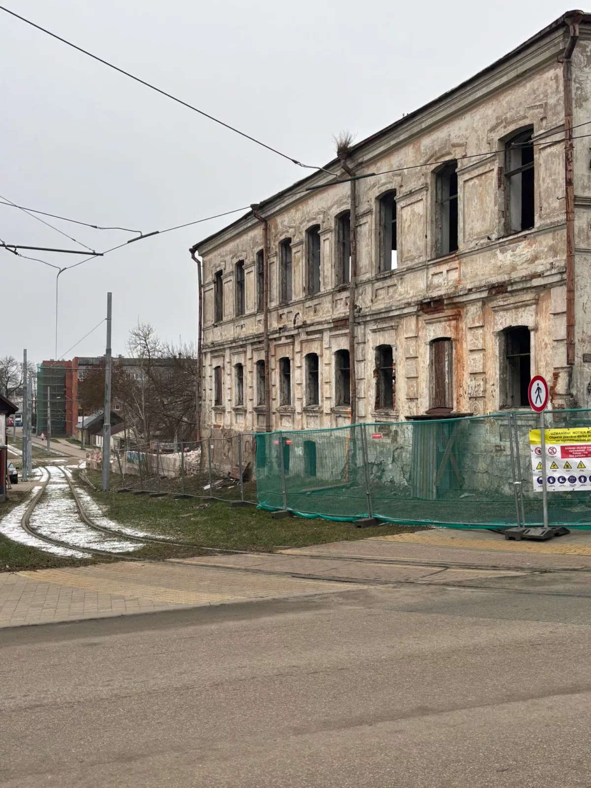 Ēku nojaukšana un teritorijas labiekārtošana Stacijas ielā 95, Daugavpilī