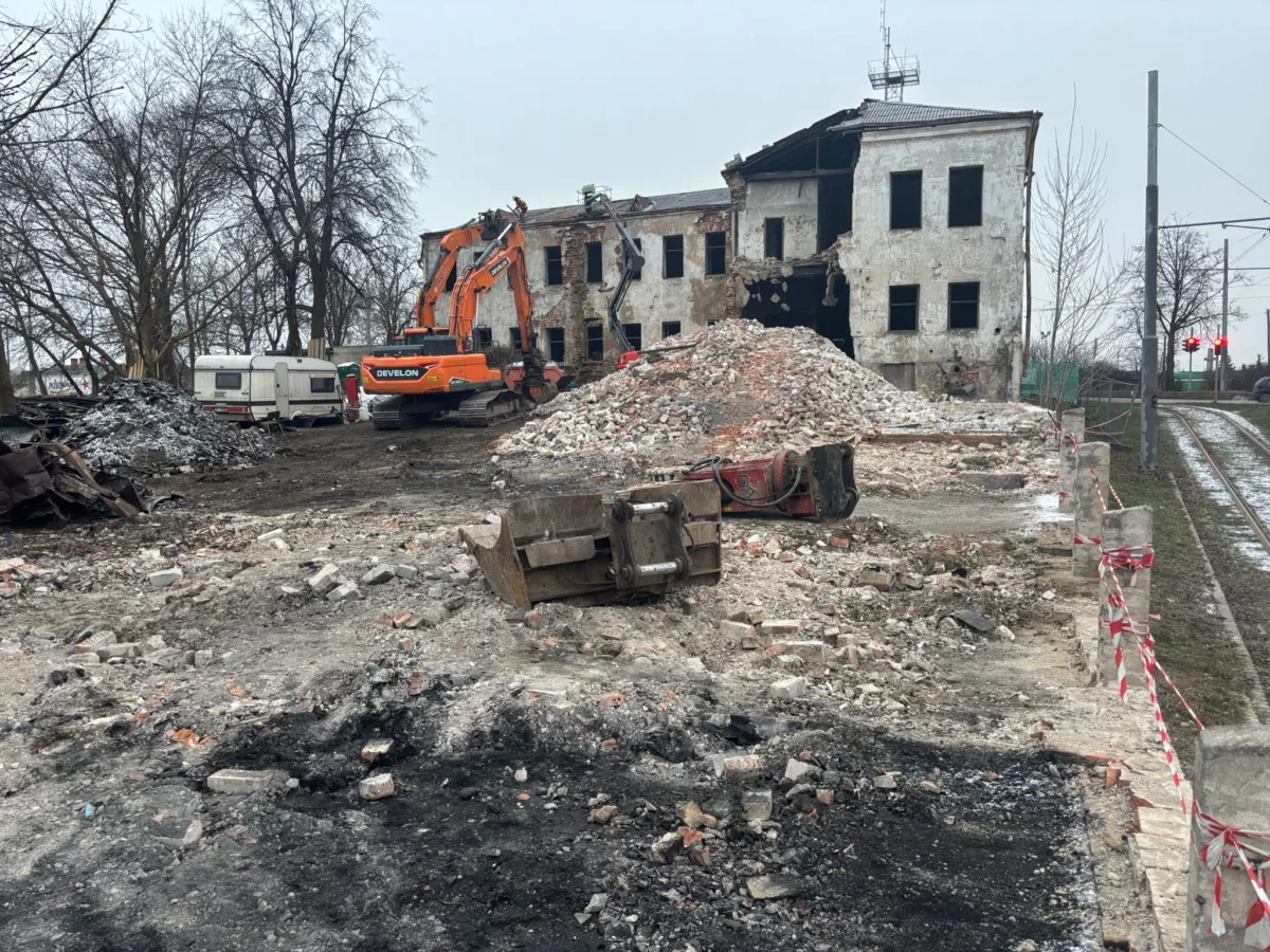 Ēku nojaukšana un teritorijas labiekārtošana Stacijas ielā 95, Daugavpilī