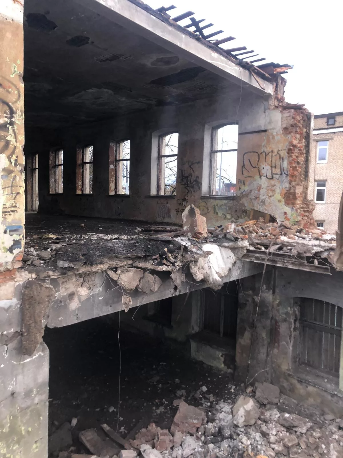 Ēku nojaukšana un teritorijas labiekārtošana Stacijas ielā 95, Daugavpilī