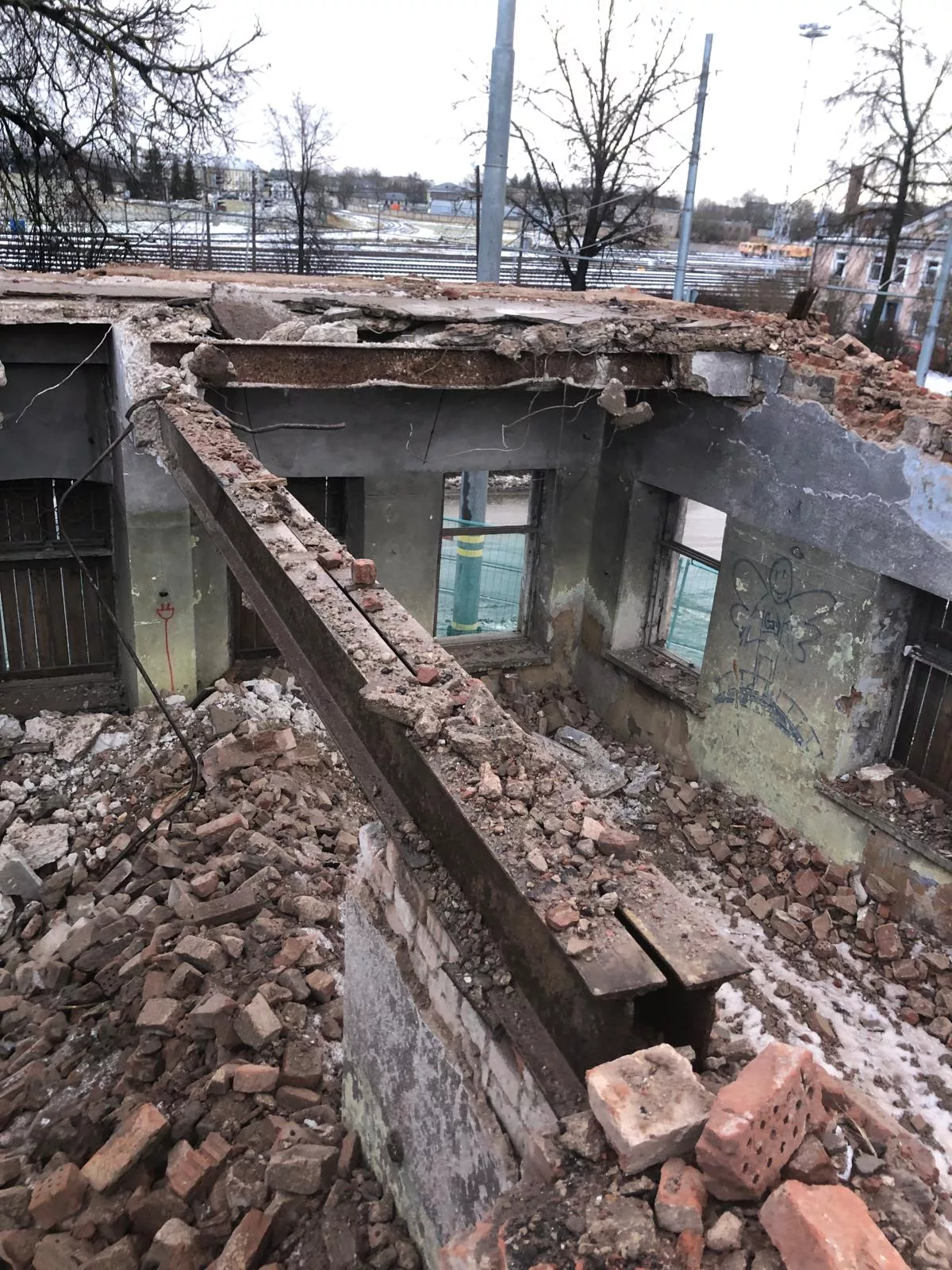 Ēku nojaukšana un teritorijas labiekārtošana Stacijas ielā 95, Daugavpilī