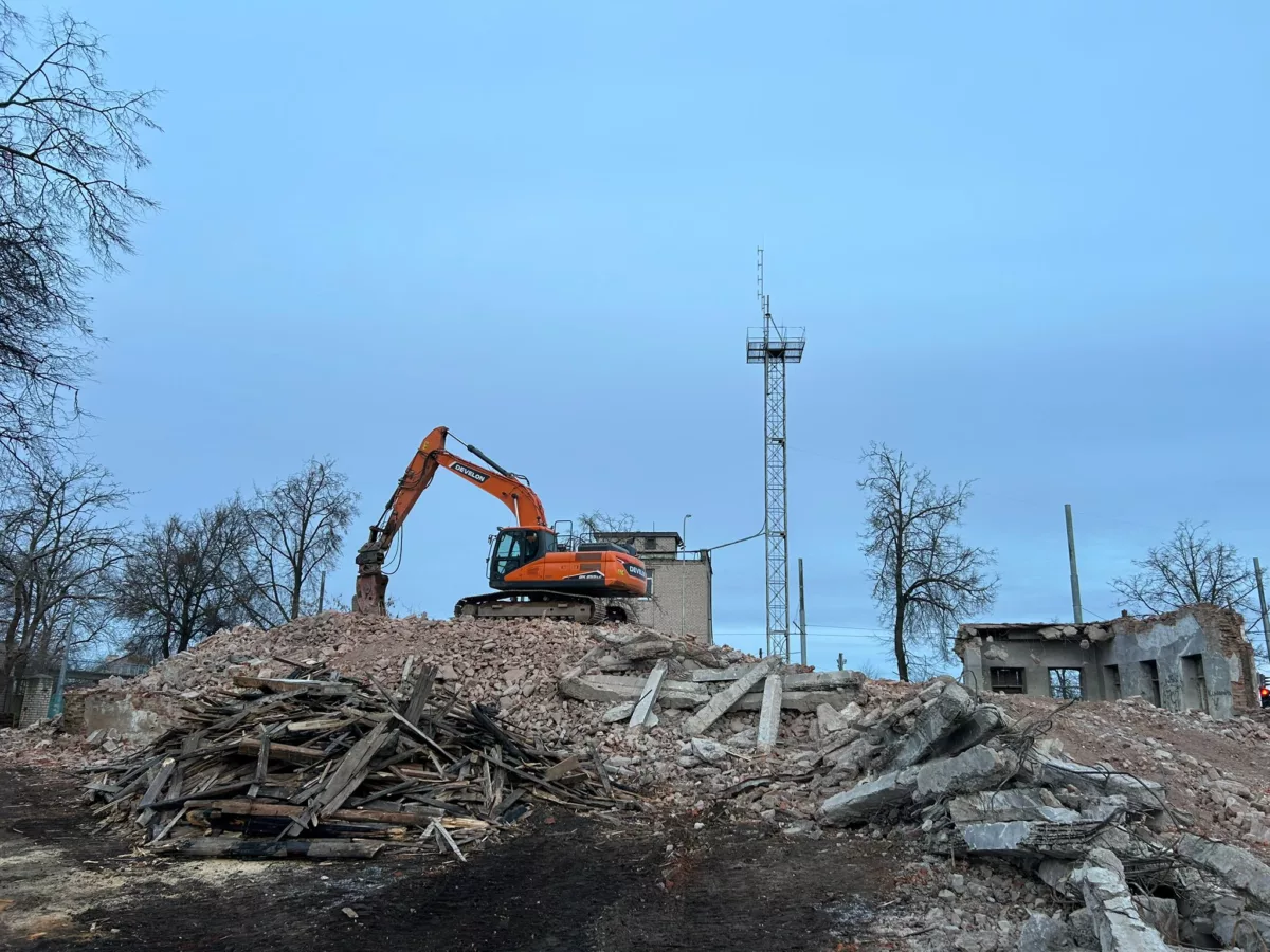 Ēku nojaukšana un teritorijas labiekārtošana Stacijas ielā 95, Daugavpilī