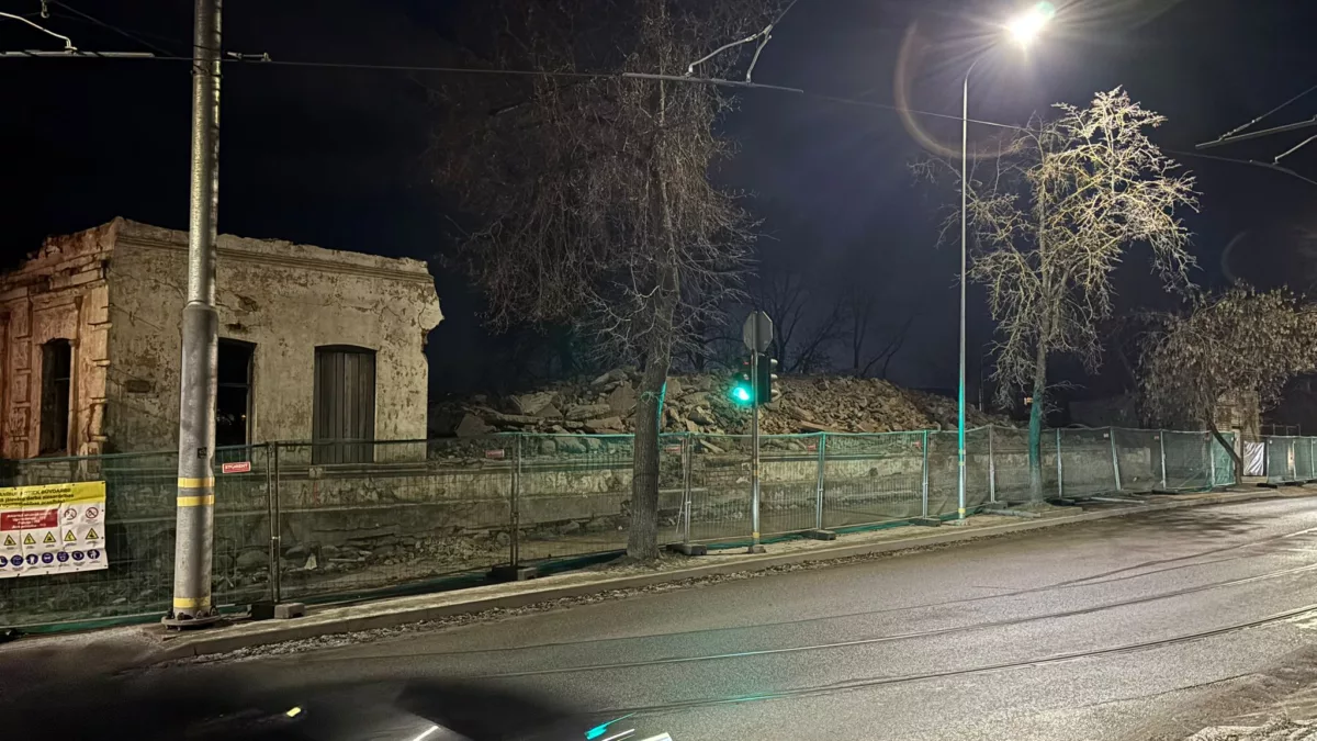 Ēku nojaukšana un teritorijas labiekārtošana Stacijas ielā 95, Daugavpilī