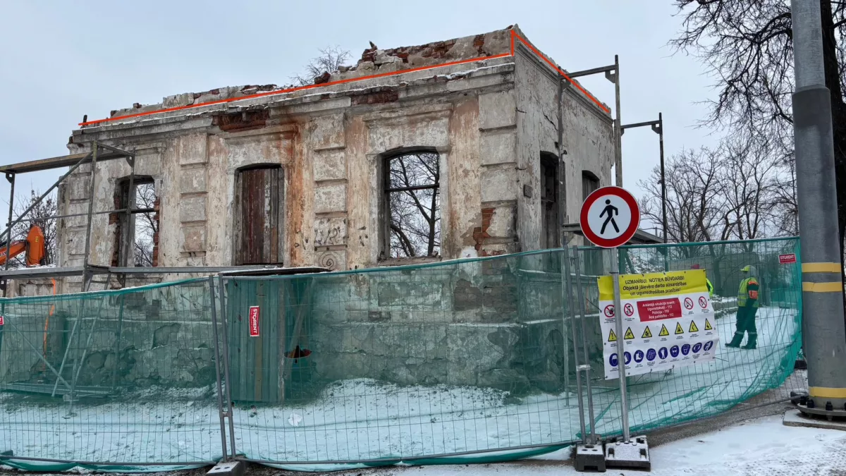 Ēku nojaukšana un teritorijas labiekārtošana Stacijas ielā 95, Daugavpilī