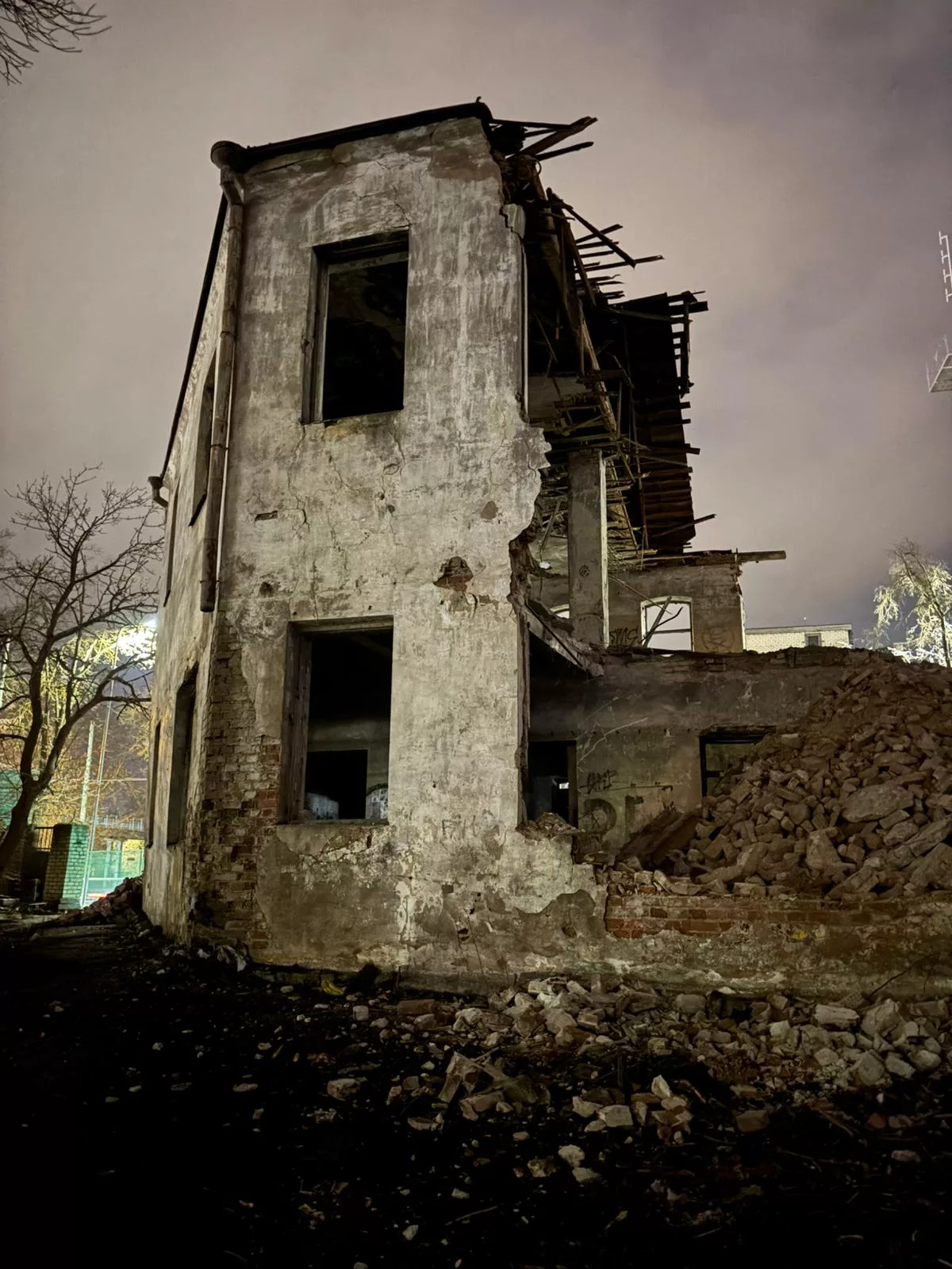 Ēku nojaukšana un teritorijas labiekārtošana Stacijas ielā 95, Daugavpilī