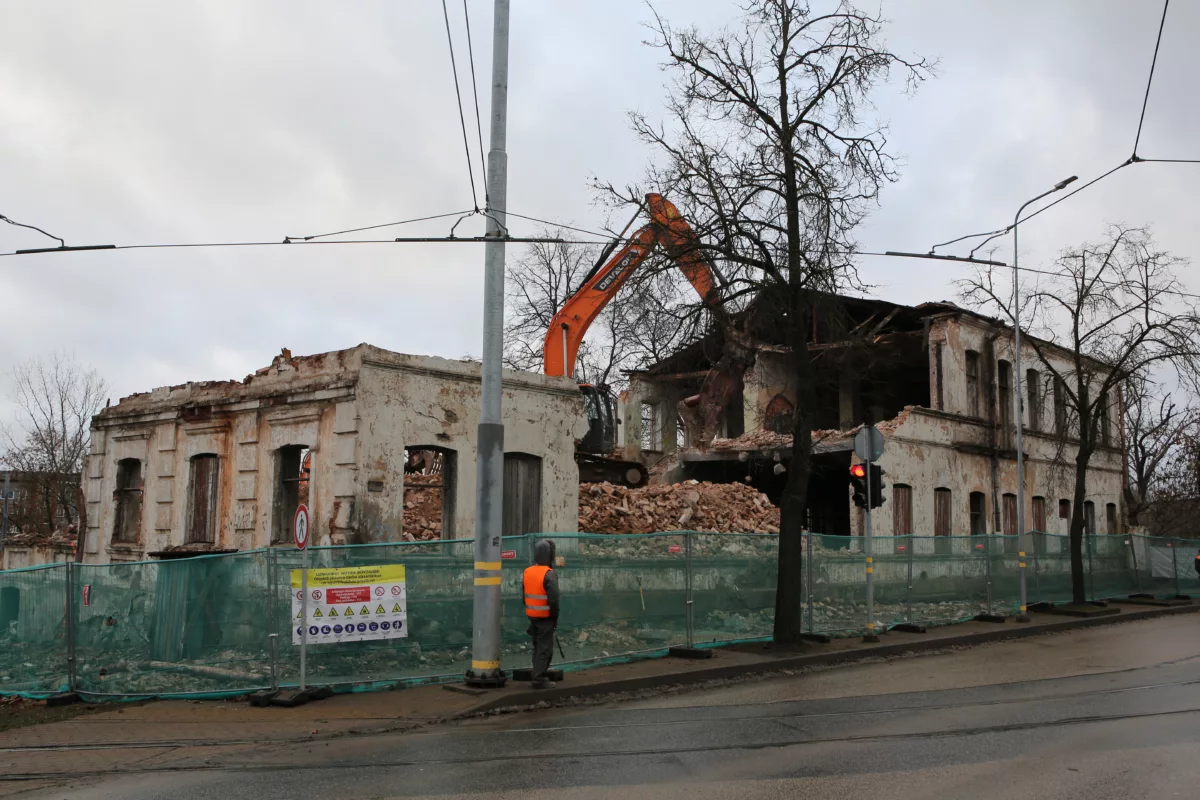 Ēku nojaukšana un teritorijas labiekārtošana Stacijas ielā 95, Daugavpilī