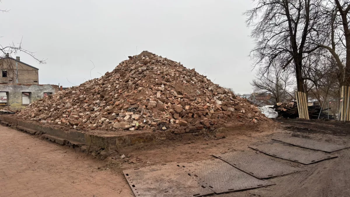 Ēku nojaukšana un teritorijas labiekārtošana Stacijas ielā 95, Daugavpilī
