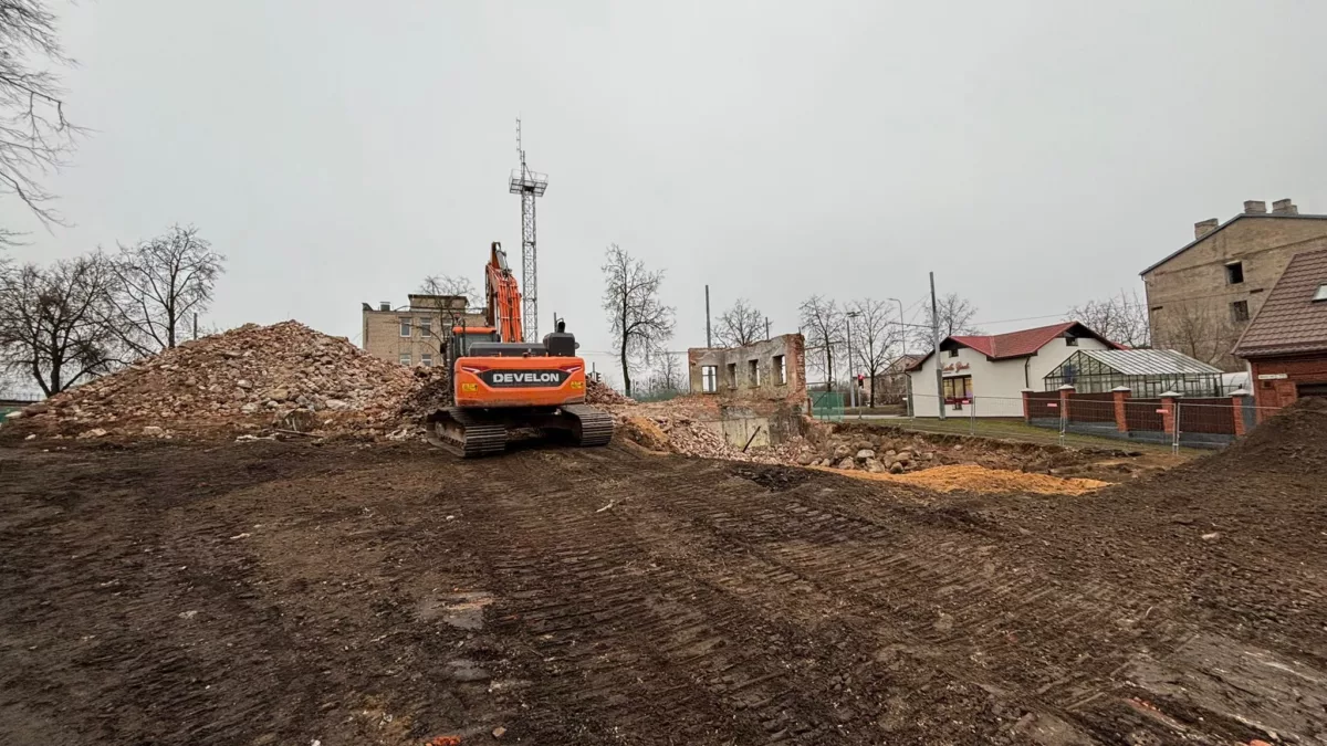 Ēku nojaukšana un teritorijas labiekārtošana Stacijas ielā 95, Daugavpilī