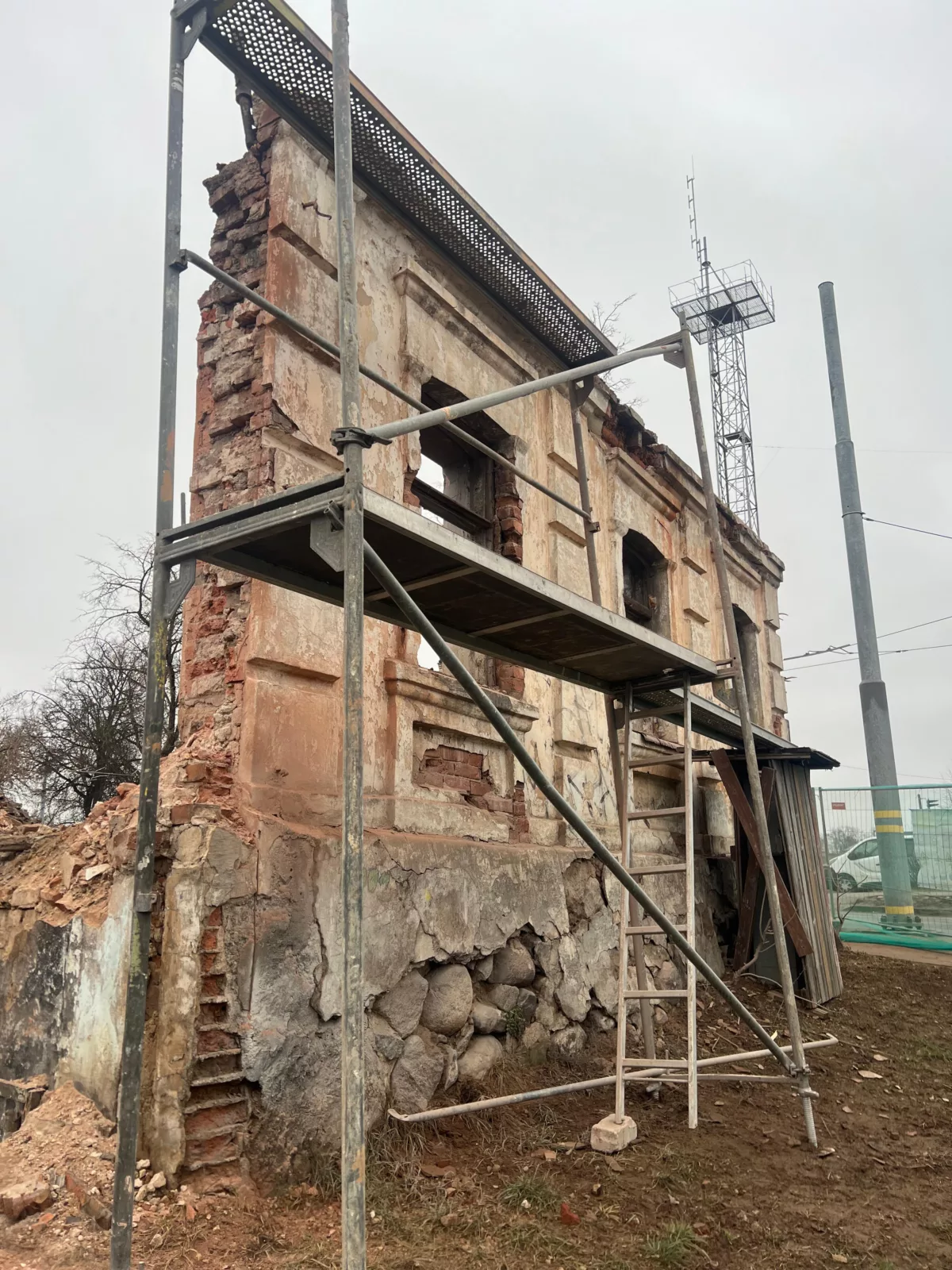 Ēku nojaukšana un teritorijas labiekārtošana Stacijas ielā 95, Daugavpilī