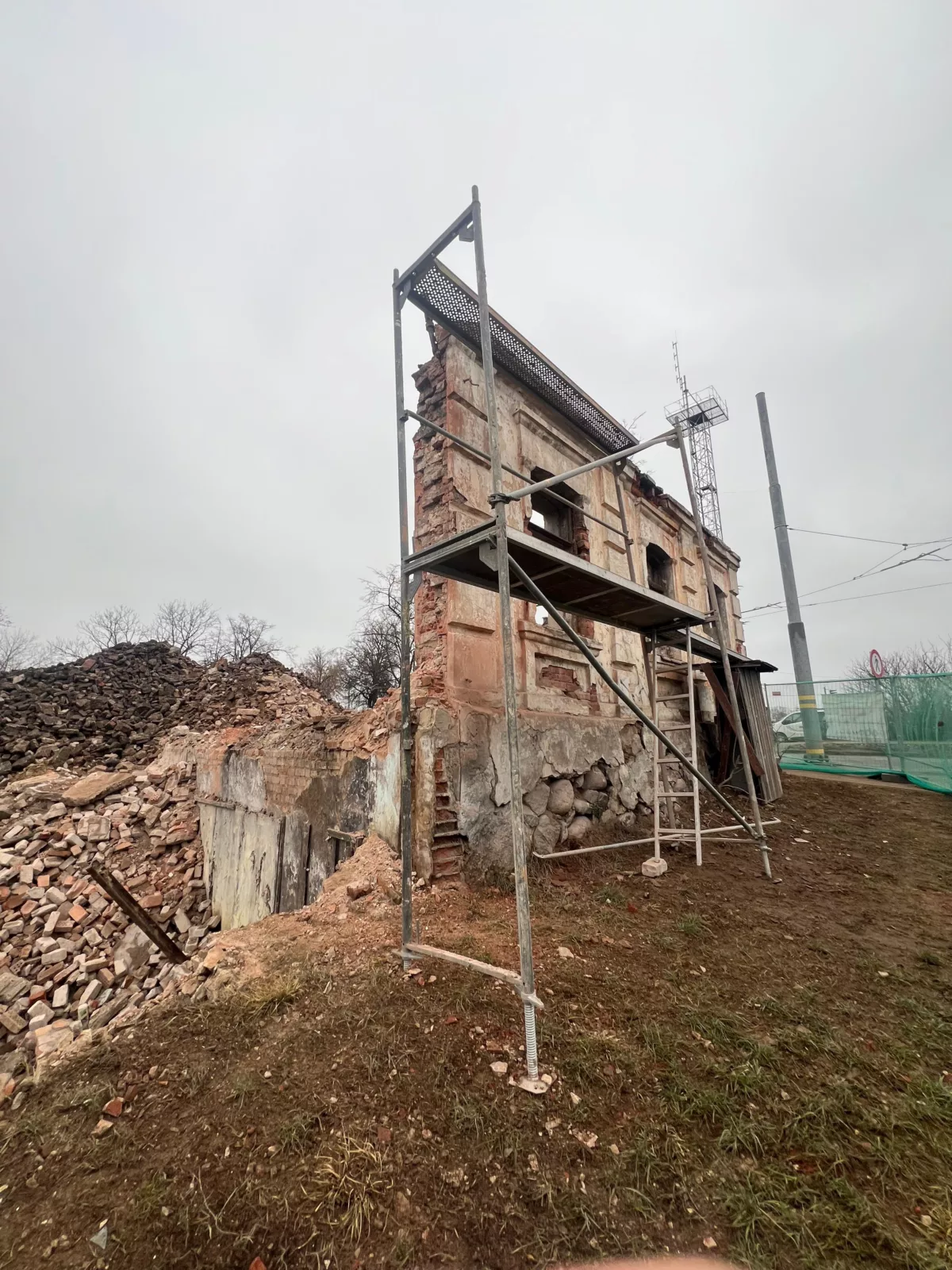 Ēku nojaukšana un teritorijas labiekārtošana Stacijas ielā 95, Daugavpilī