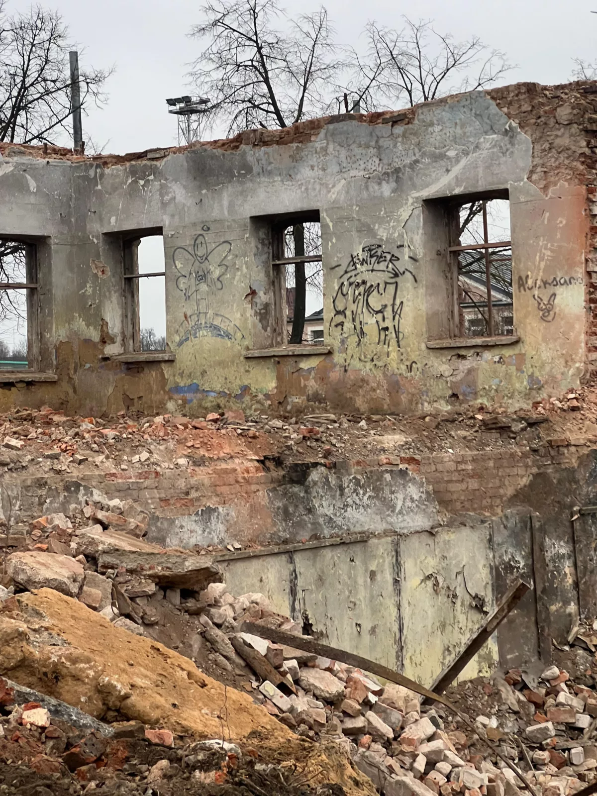 Ēku nojaukšana un teritorijas labiekārtošana Stacijas ielā 95, Daugavpilī