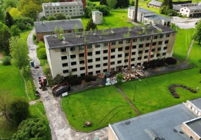 Daudzstāvu ēkas nojaukšana