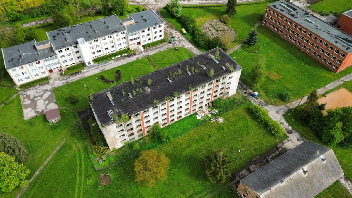 Daudzstāvu ēkas nojaukšana