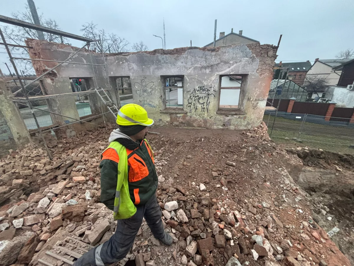 Ēku nojaukšana un teritorijas labiekārtošana Stacijas ielā 95, Daugavpilī