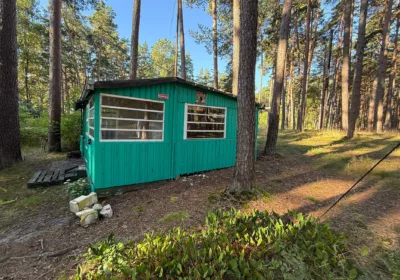 Kempinga ēkas nojaukšana un teritorijas sakopšana