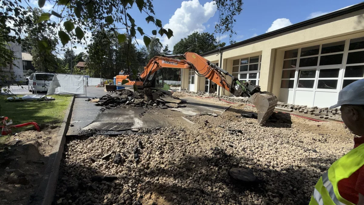 Daļējā ēkas demontāža, nojaukšanas un zemes darbi