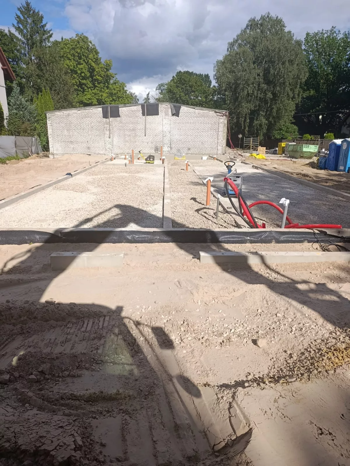 Daļējā ēkas demontāža, nojaukšanas un zemes darbi