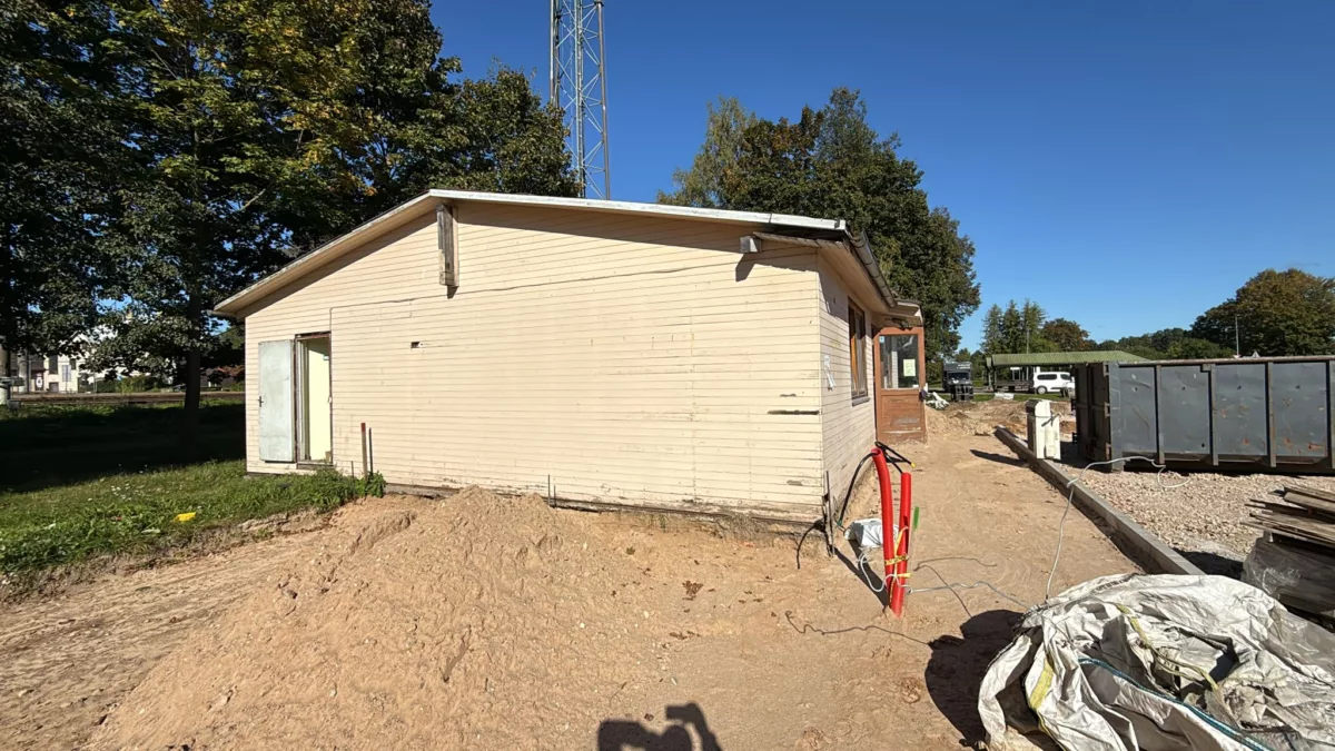 Bijušās veikala ēkas nojaukšana