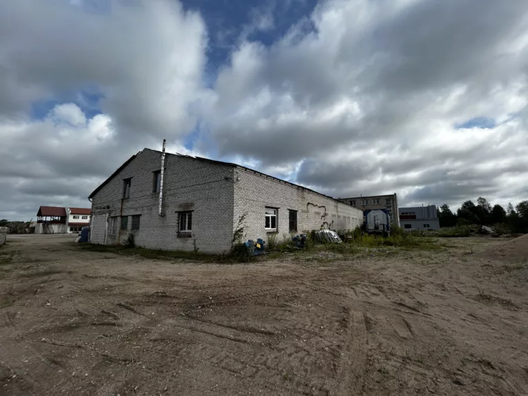 Noliktavas ēkas nojaukšana