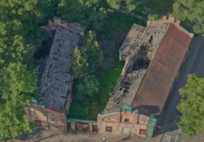 Daļēja ēkas demontāža pirms pārbūves par tirdzniecības centru