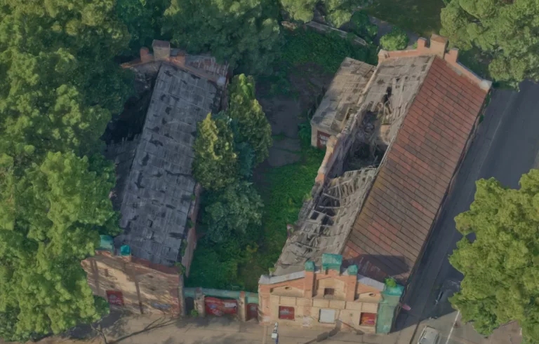 Daļēja ēkas demontāža pirms pārbūves par tirdzniecības centru