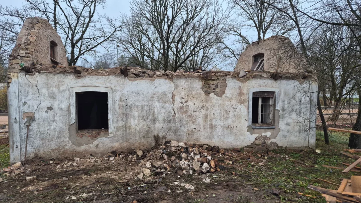 Ēkas demontāžas darbi