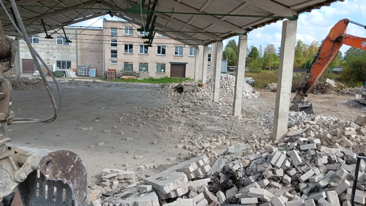 Noliktavas ēkas nojaukšana