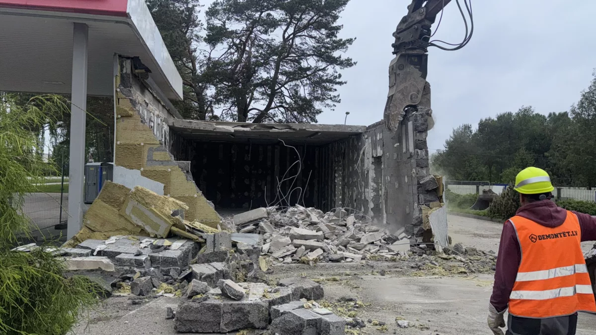 Degvielas uzpildes stacijas veikala ēkas demontāža