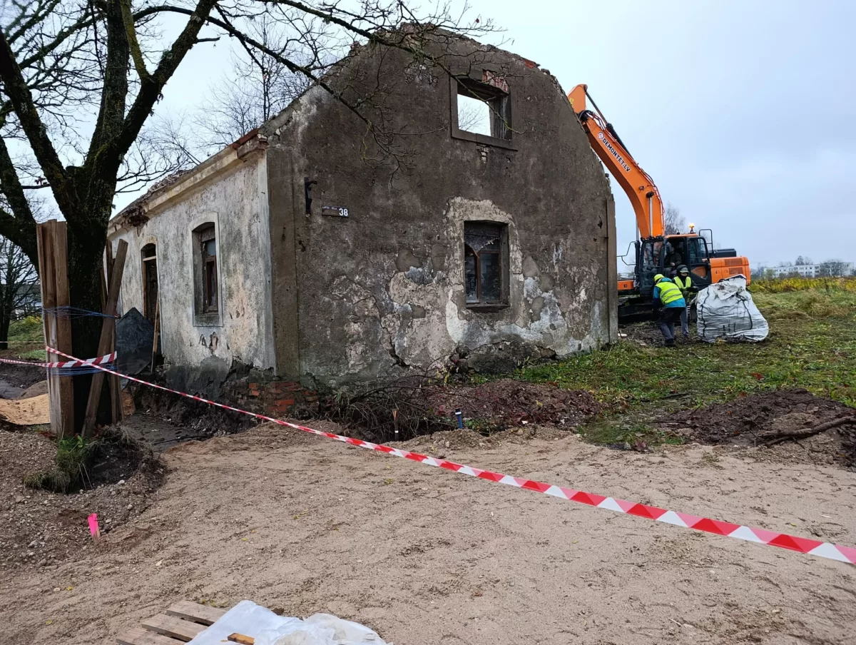 Ēkas demontāžas darbi