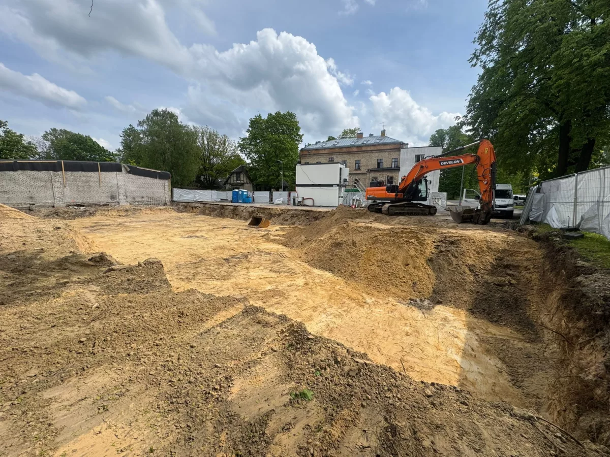 Daļējā ēkas demontāža, nojaukšanas un zemes darbi