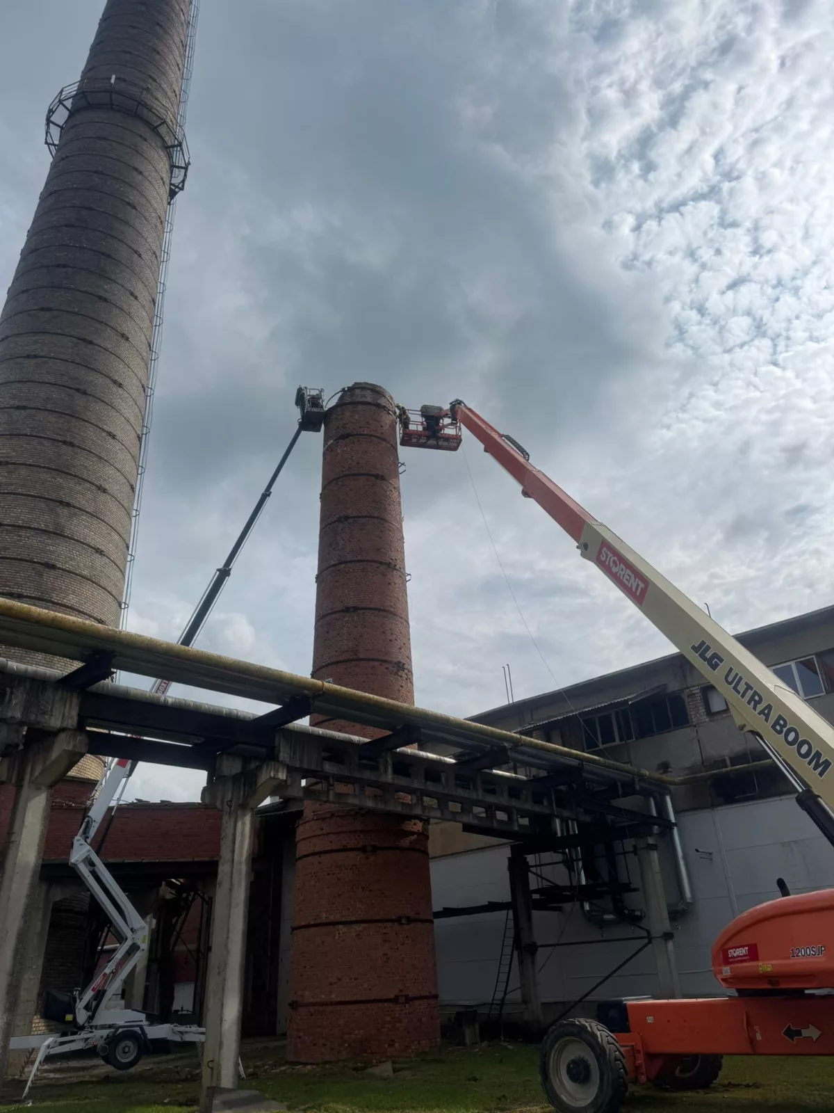 Ķieģeļu skursteņa demontāža