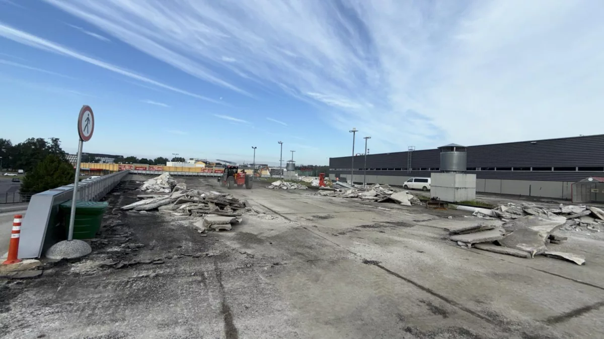 Stāvvietas seguma konstrukcijas nomaiņa