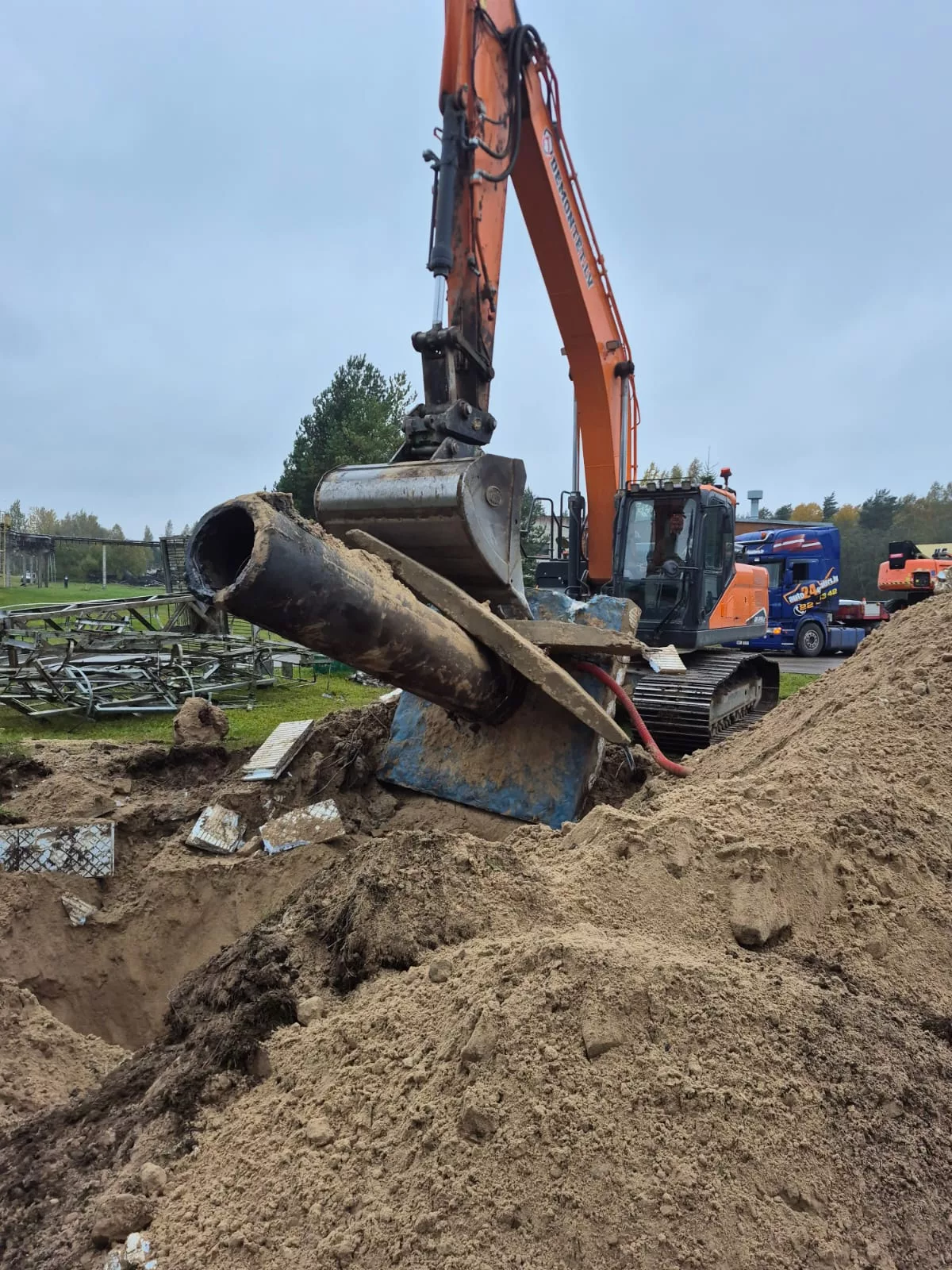 Apgaismojuma mastu un pamatu demontāžas darbi